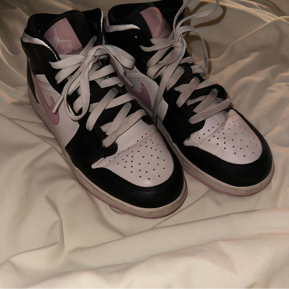 Jordan 1 Arctic Pink (GS) Size 6Y